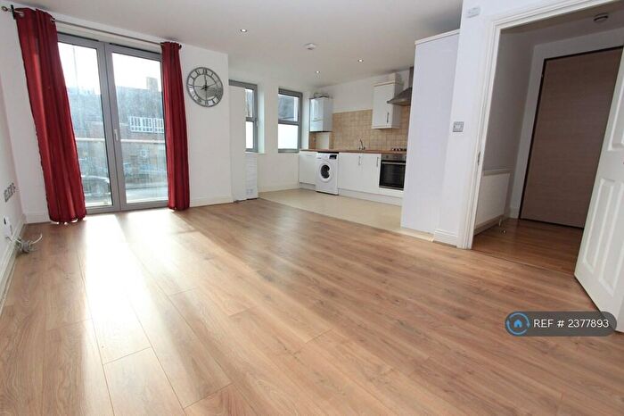 2 Bedroom Flat To Rent In Finchley Lane, London, NW4