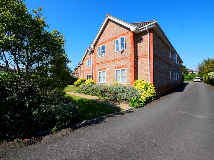 2 Bedroom Flat To Rent In Cumberland Road, Ashford, TW15