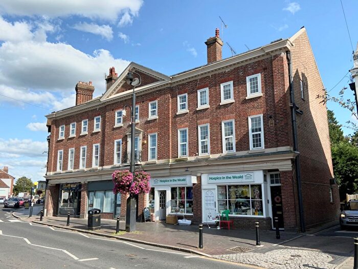 3 Bedroom Flat To Rent In Market Square, Westerham, TN16