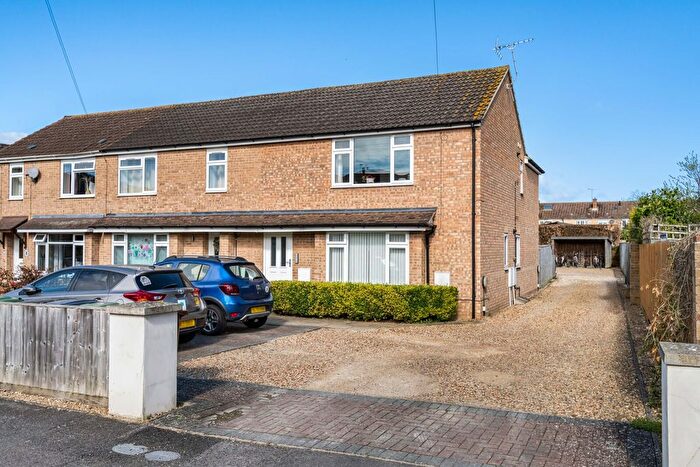 2 Bedroom Flat For Sale In Fullwell Close, Abingdon, Oxfordshire, OX14
