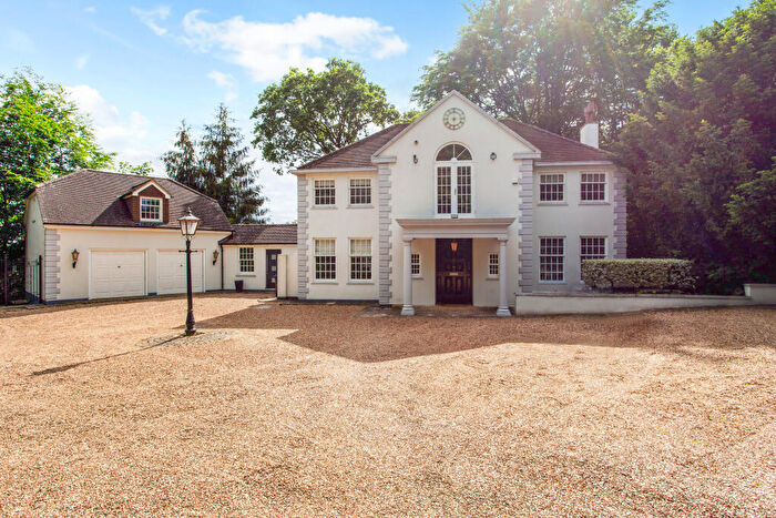 5 Bedroom Detached House For Sale In Roundhill Drive, Woking, GU22