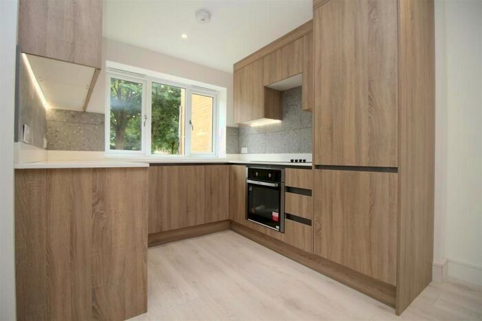 2 Bedroom Flat To Rent In Liston Road, London, N17