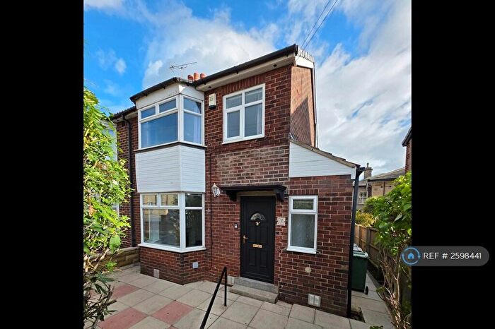 3 Bedroom Semi-Detached House To Rent In Hawthorn Grove, Leeds, LS13