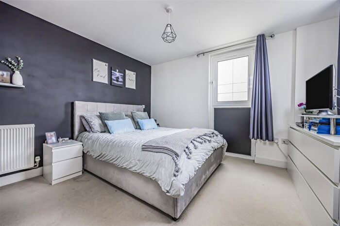 2 Bedroom Flat For Sale In Fratton Way, Southsea, PO4