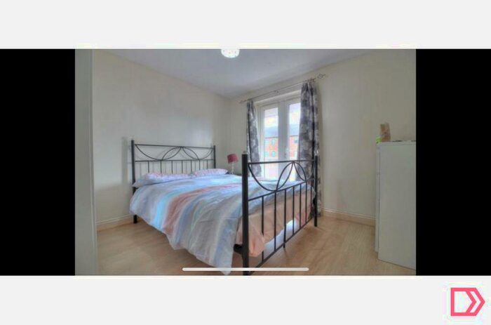 2 Bedroom Flat To Rent In Kings Oak Court, Queens Road, Reading, Berkshire, RG1