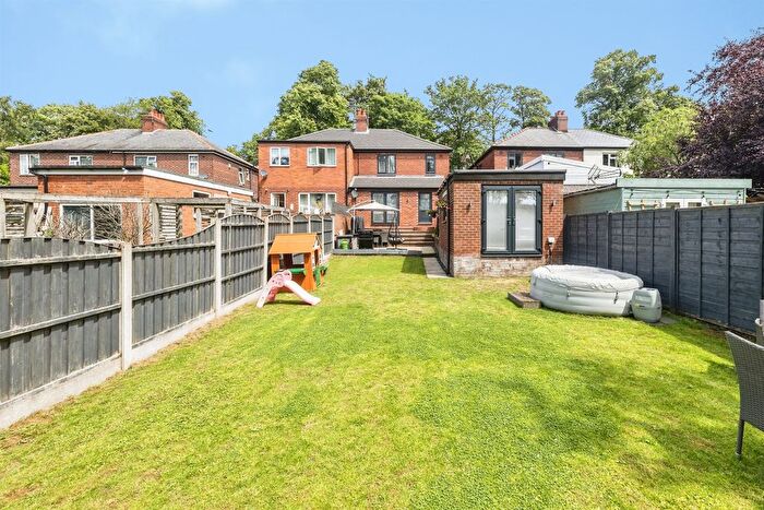 3 Bedroom Semi-detached House For Sale In Darrington Road, Pontefract, WF8