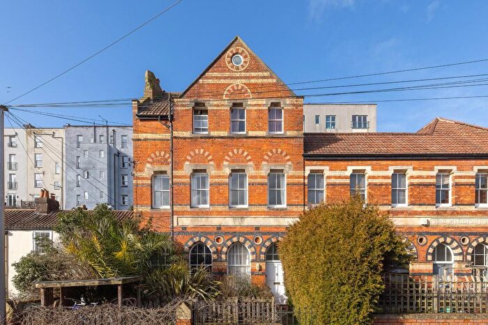 2 Bedroom Flat For Sale In Richmond Dale, Clifton, BS8