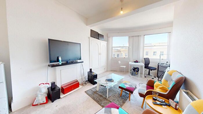 2 Bedroom Flat To Rent In Brunswick Place, Hove, BN3