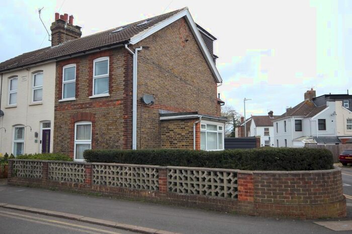 3 Bedroom End Of Terrace House To Rent In Barden Road, Tonbridge, TN9