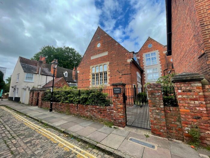 2 Bedroom Flat To Rent In Pebble Lane, Aylesbury, HP20