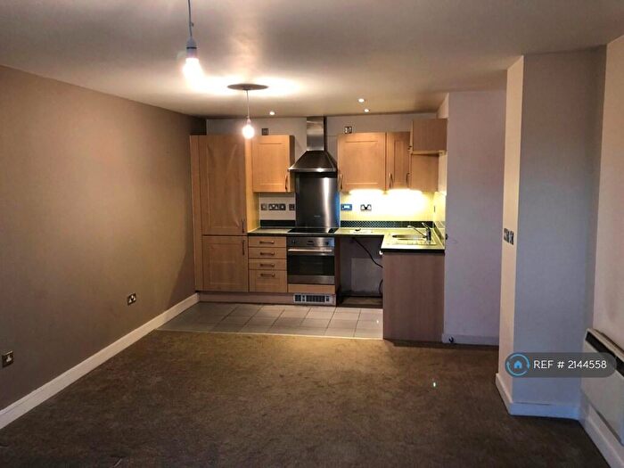 1 Bedroom Flat To Rent In Queens Court, Hull, HU1
