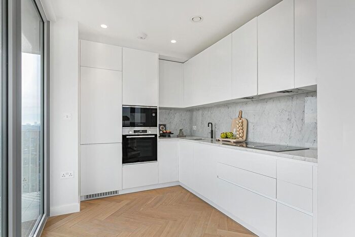 3 Bedroom Flat To Rent In Mapple Path, London, E5