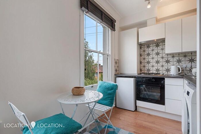 1 Bedroom Flat To Rent In Abersham Road, London, E8