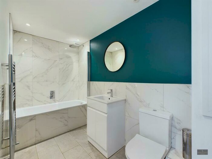 2 Bedroom Flat To Rent In Blackboy Road, Exeter, EX4