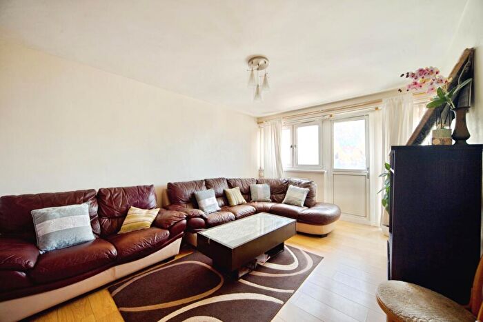 2 Bedroom Flat For Sale In Knottisford Street, London, E2