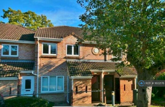 1 Bedroom Flat To Rent In Old Oak Gardens, Berkhamsted, HP4