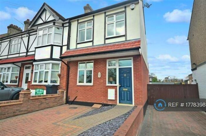 3 Bedroom End Of Terrace House To Rent In Greenstead Gardens, Woodford Green, IG8