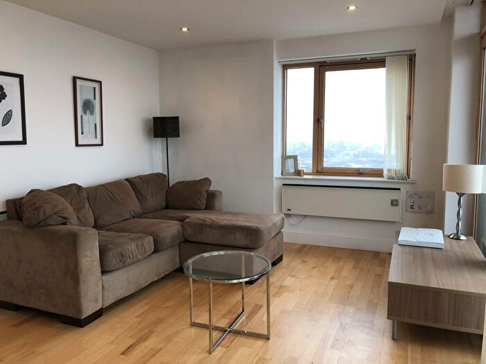 2 Bedroom Flat To Rent In The Boulevard, Leeds, West Yorkshire, Uk, LS10