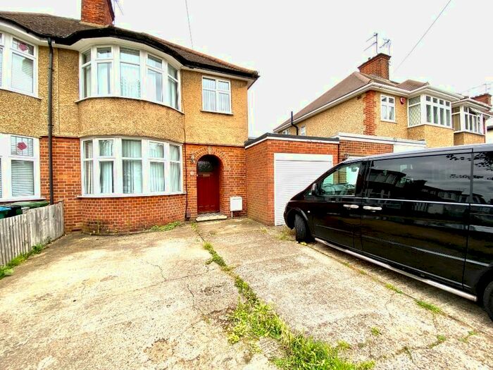 3 Bedroom Semi-Detached House To Rent In Munden Grove, Watford, WD24