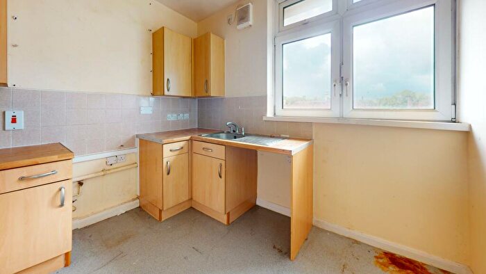 1 Bedroom Flat For Sale In Henshall Point, Bromley High Street, Bow, London, E3