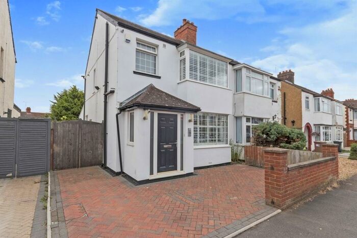 3 Bedroom Semi-Detached House To Rent In Felix Avenue, Luton, Bedfordshire, LU2