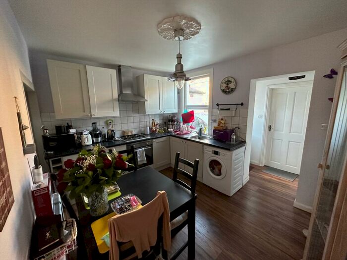 2 Bedroom House To Rent In Garfield Road, Canning Town, E13
