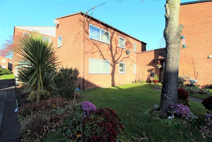 2 Bedroom Flat To Rent In Nidderdale Close, Wollaton, Nottingham NG8