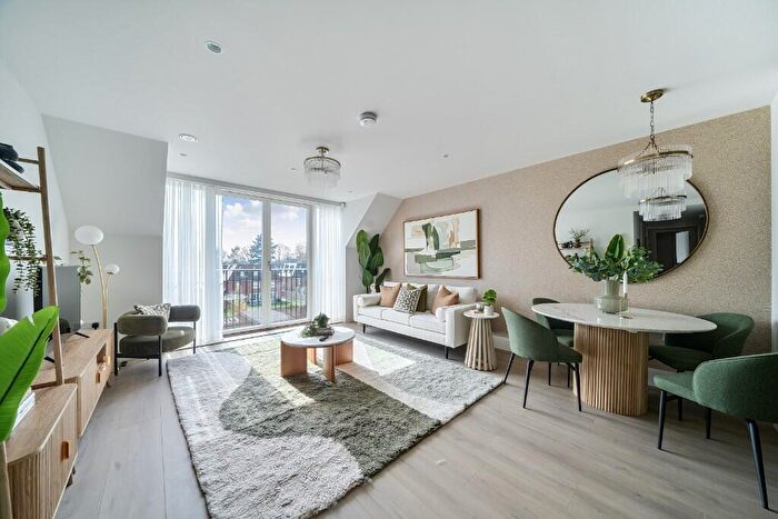 2 Bedroom Retirement Property For Sale In Hobbs Close, West Byfleet, KT14