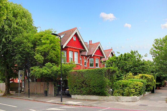 2 Bedroom Flat For Sale In Gunnersbury Avenue, Ealing, W5