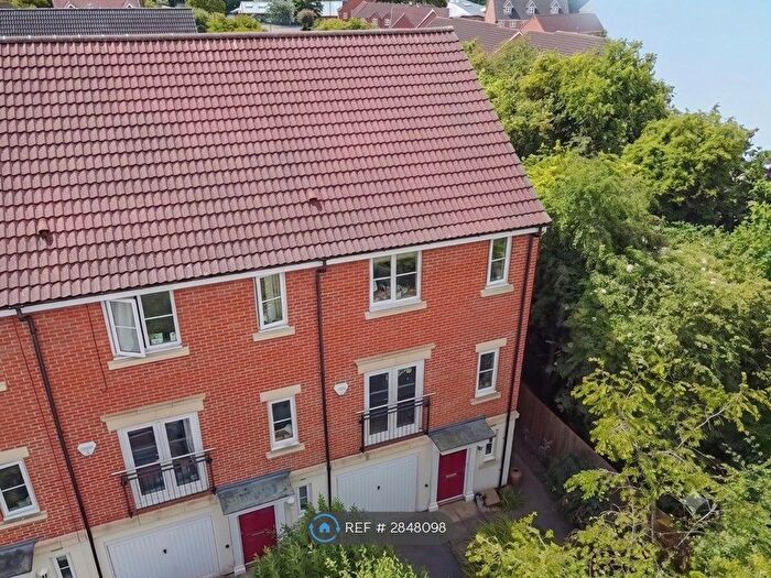 4 Bedroom Semi-Detached House To Rent In Parkway, Derby, DE73