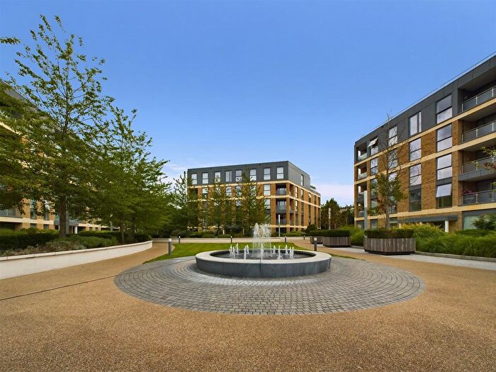 2 Bedroom Flat To Rent In Levett Square, Richmond, TW9