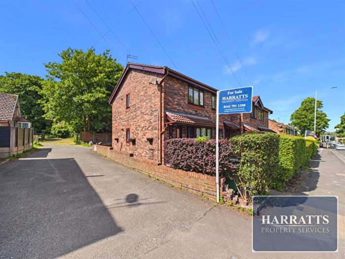 2 Bedroom Flat For Sale In Hall Street, Stockport, SK1