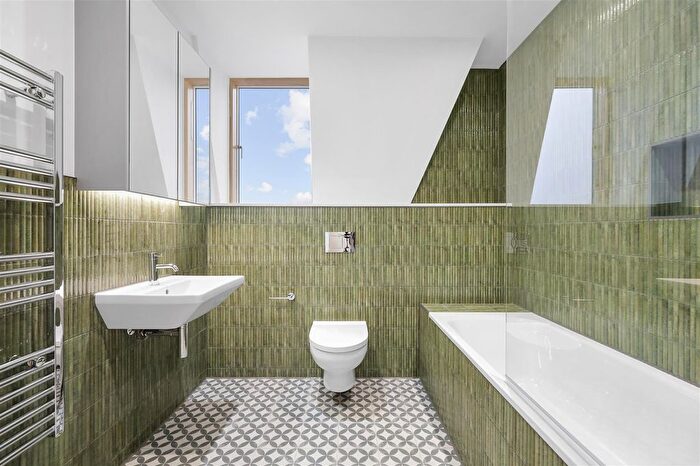 1 Bedroom Flat For Sale In Pound Lane, London, NW10