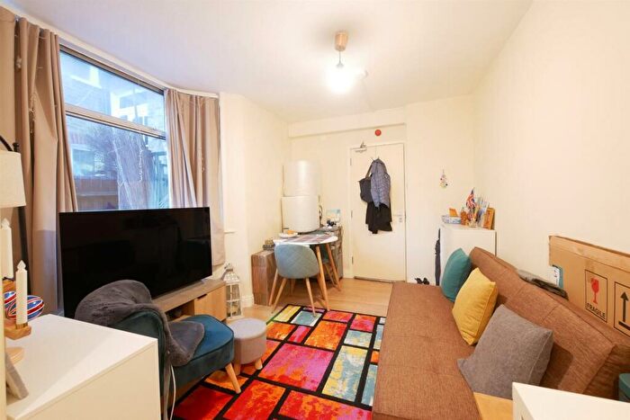 1 Bedroom Apartment To Rent In Cranbrook Park, Wood Green, N22