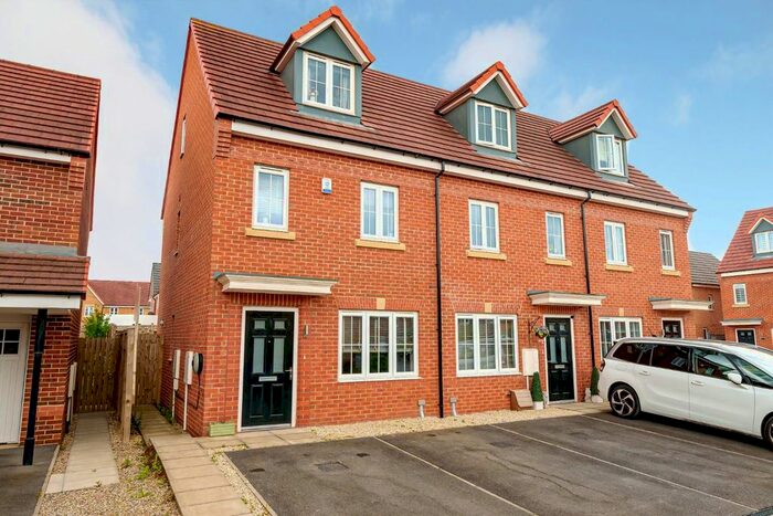 3 Bedroom Town House To Rent In Sherwood Drive, Thorpe Willoughby, Selby, YO8