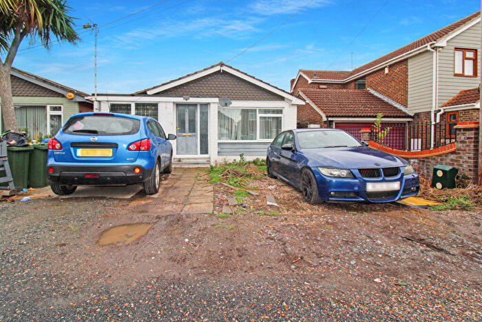 2 Bedroom Bungalow For Sale In Voorburg Road, Canvey Island, SS8