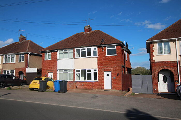 3 Bedroom Semi-Detached House To Rent In Southgate Drive, Kettering, North Northamptonshire, NN15