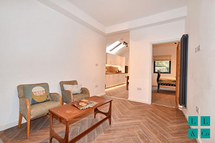 3 Bedroom Flat To Rent In Broad Street, Penryn, TR10