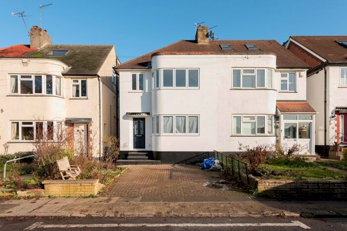 3 Bedroom Semi-Detached House To Rent In East Walk, East Barnet, Barnet, EN4