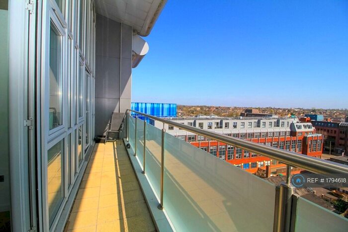 2 Bedroom Flat To Rent In Eldon Court, Romford, RM1