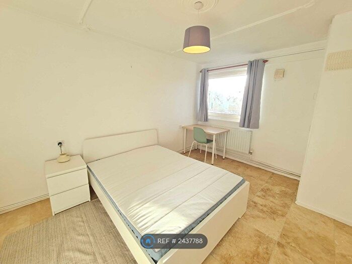 2 Bedroom Flat To Rent In Weir Road, London, SW12
