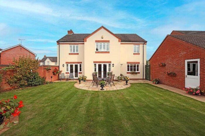 4 Bedroom Detached House For Sale In Swansmoor Drive, Hixon, Stafford, Staffordshire, ST18
