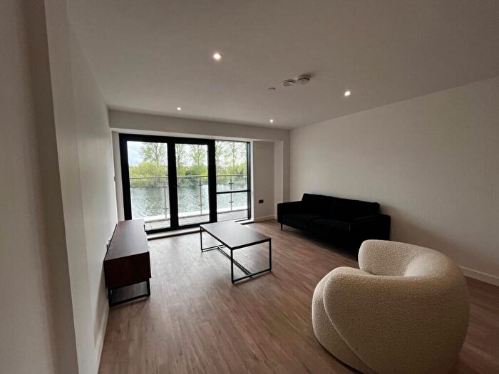 2 Bedroom Flat To Rent In Trent Lane, Nottingham, Nottinghamshire, NG2