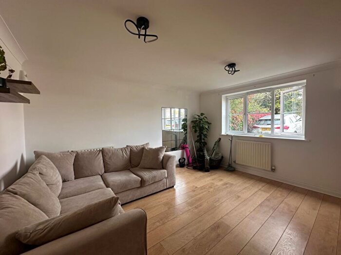 2 Bedroom Apartment To Rent In Lower Northam Road, SO30