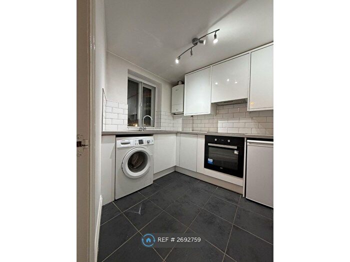 1 Bedroom Flat To Rent In Peckham High Street, London, SE15