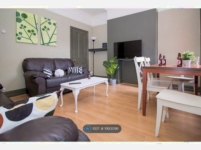 4 Bedroom Terraced House To Rent In Sweetbriar Road, Leicester, LE3