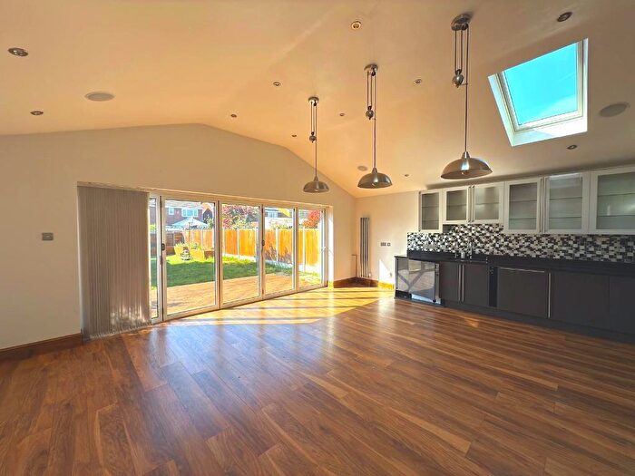 4 Bedroom Semi-Detached House To Rent In Suttons Lane, Hornchurch, RM12