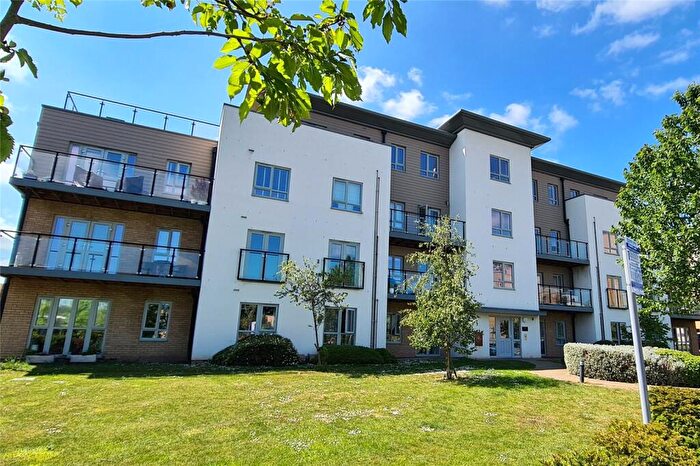 2 Bedroom Flat For Sale In Fleming Place, Bracknell, Berkshire, RG12