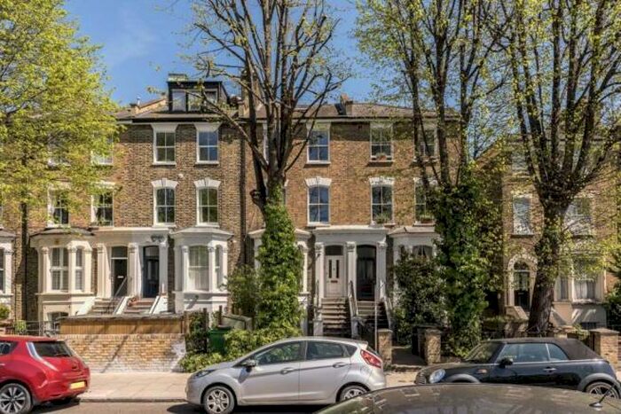 2 Bedroom Flat To Rent In Greenwood Road, London, E8