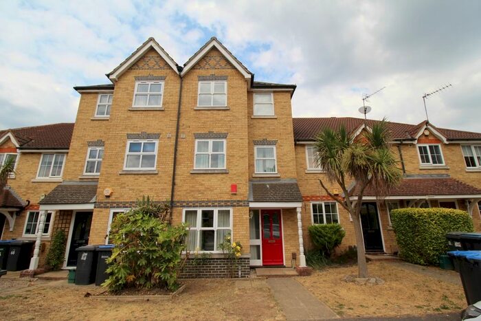 4 Bedroom Detached House To Rent In Nightingale Shott, Egham, Surrey, TW20